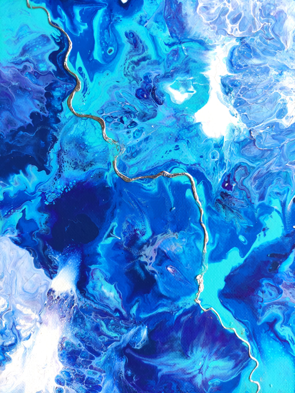 Abstract blue and white pattern